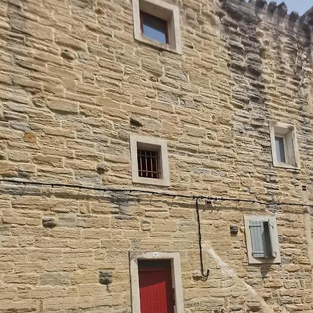 Petit Appart Entier Au Coeur Des Remparts - Netfix Et Connection Fibre Gratuits Carpentras Kültér fotó