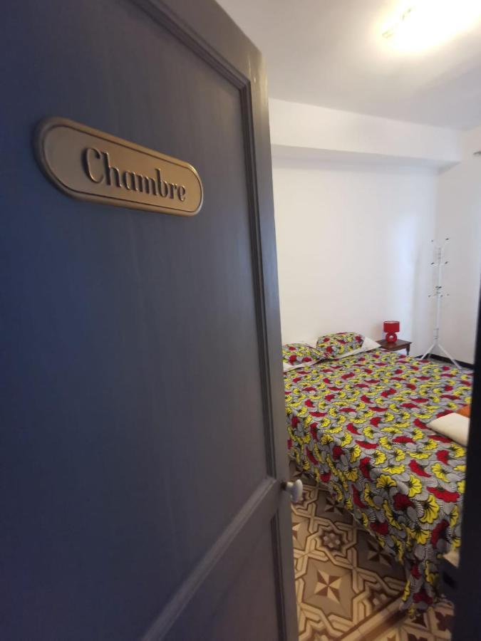 Petit Appart Entier Au Coeur Des Remparts - Netfix Et Connection Fibre Gratuits Carpentras Kültér fotó