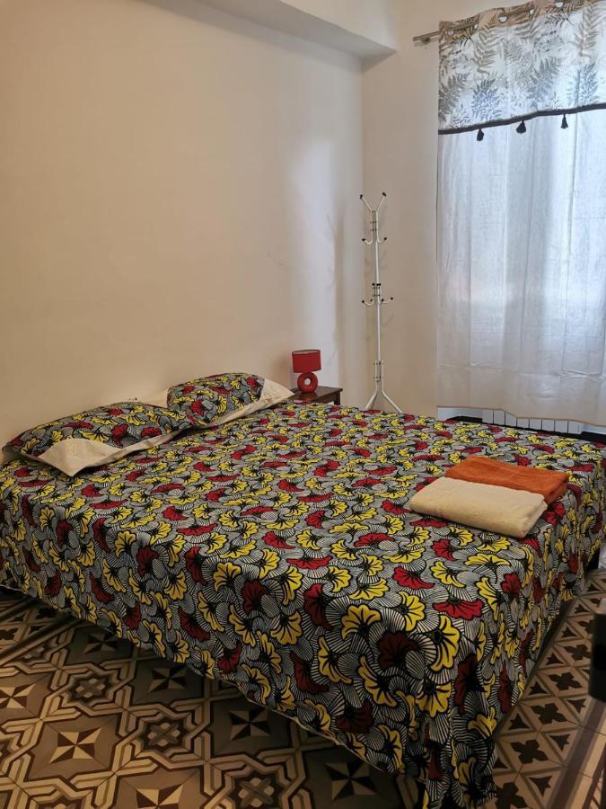Petit Appart Entier Au Coeur Des Remparts - Netfix Et Connection Fibre Gratuits Carpentras Kültér fotó