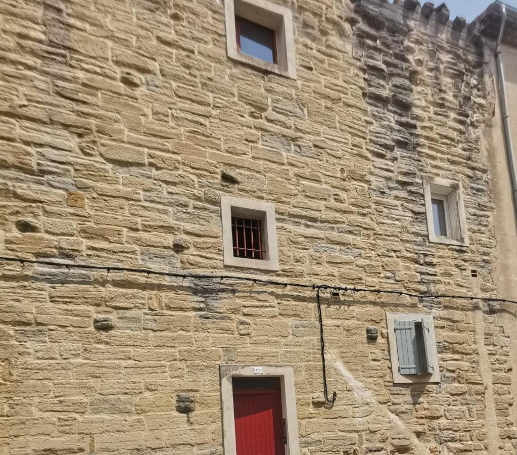 Petit Appart Entier Au Coeur Des Remparts - Netfix Et Connection Fibre Gratuits Carpentras Kültér fotó