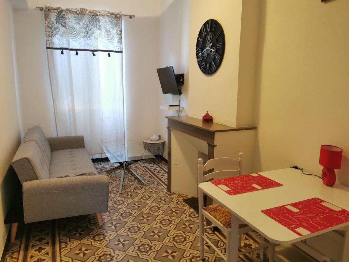 Petit Appart Entier Au Coeur Des Remparts - Netfix Et Connection Fibre Gratuits Carpentras Kültér fotó