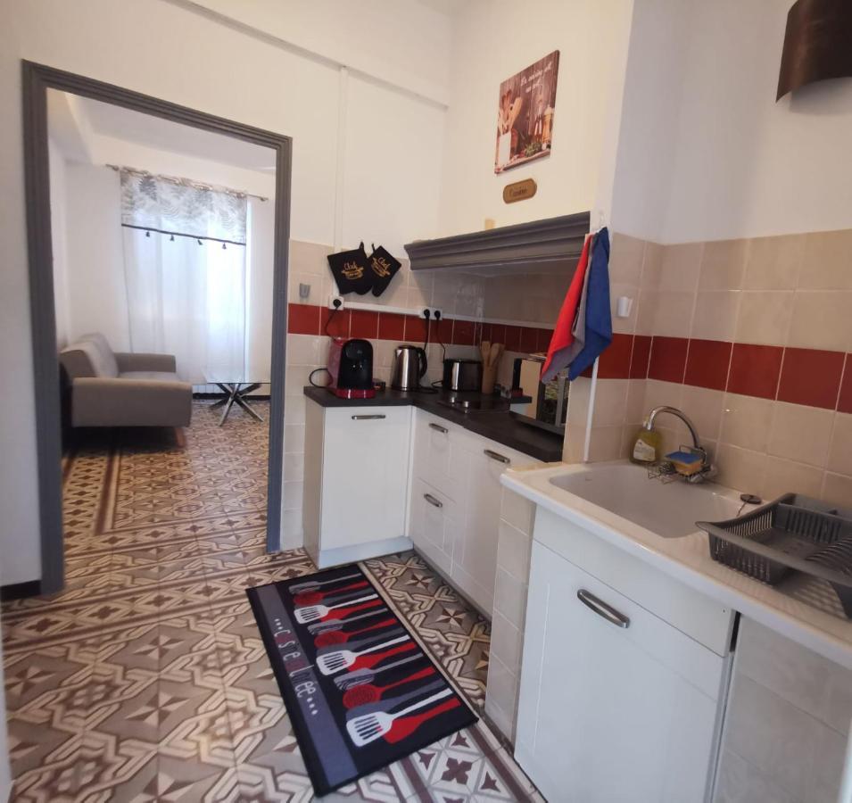 Petit Appart Entier Au Coeur Des Remparts - Netfix Et Connection Fibre Gratuits Carpentras Kültér fotó