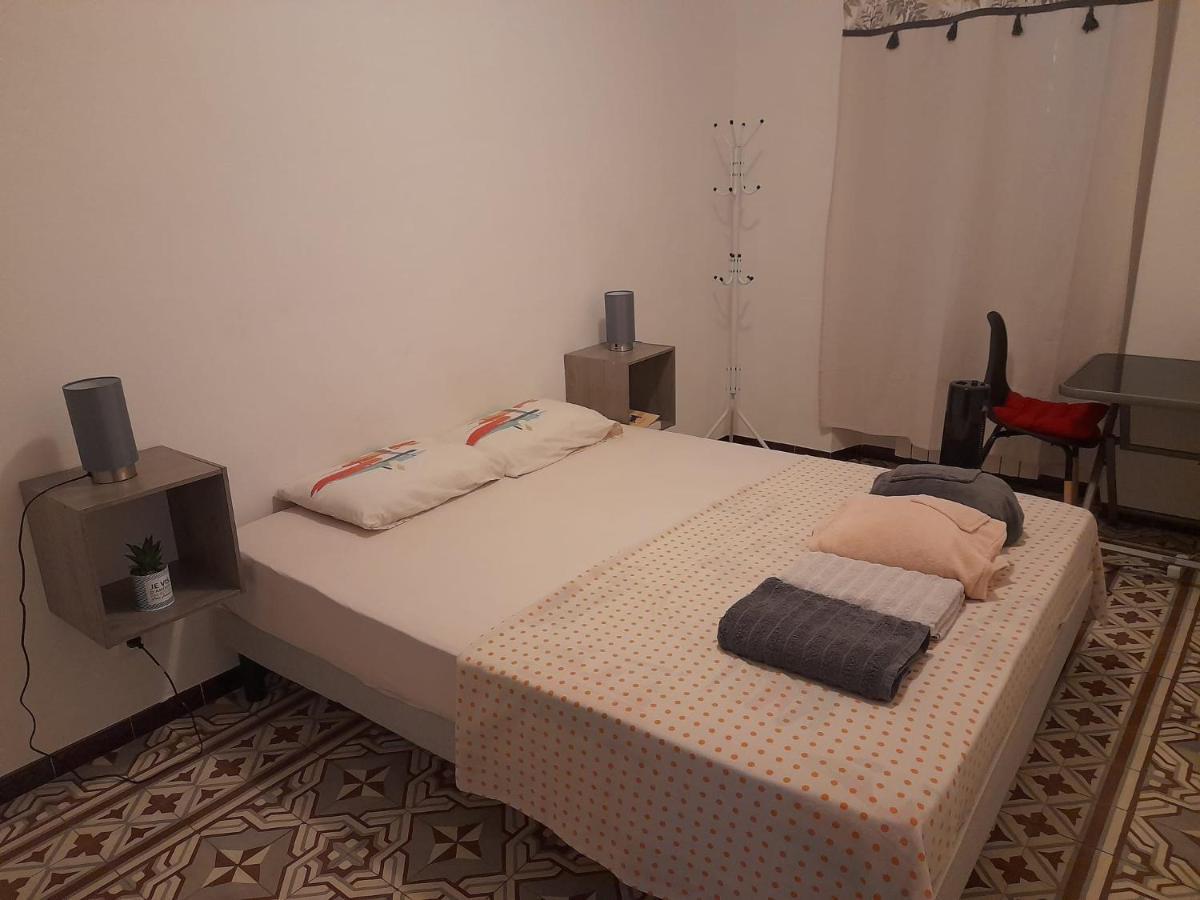 Petit Appart Entier Au Coeur Des Remparts - Netfix Et Connection Fibre Gratuits Carpentras Kültér fotó
